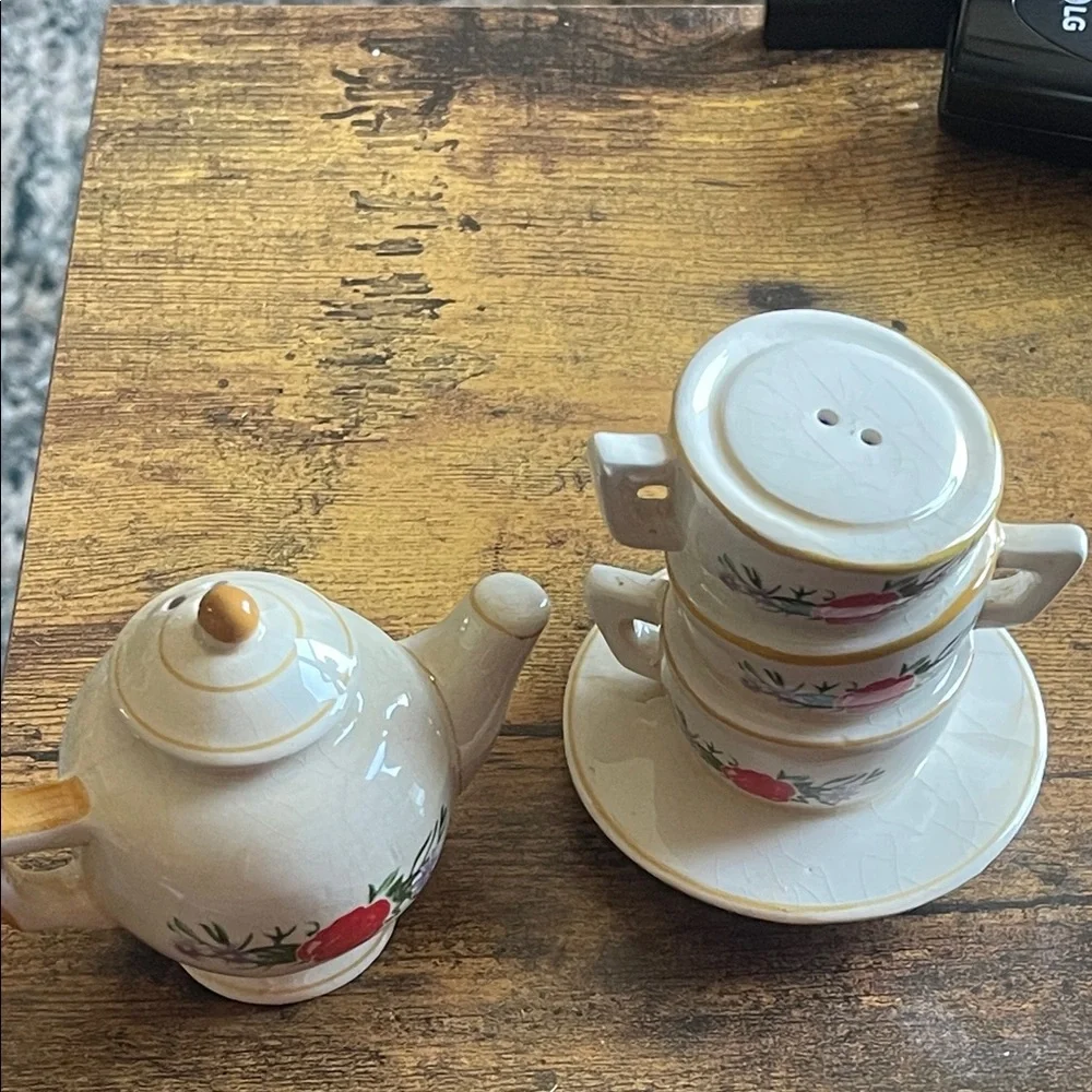 vintage  Floral Ceramic  Tea Set salt n pepper  Red Rose Motif